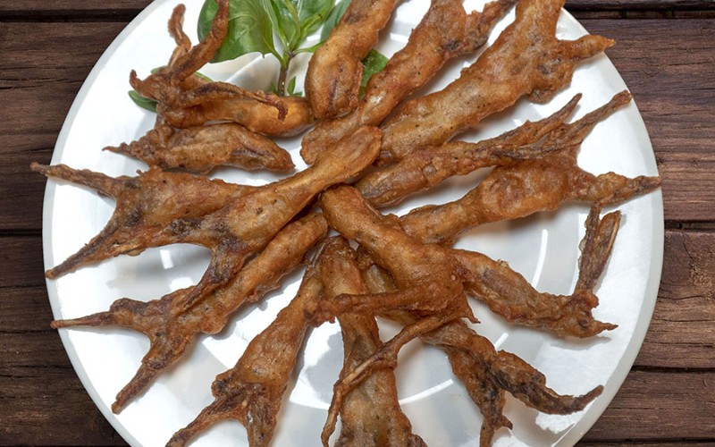 chân vịt chiên giòn