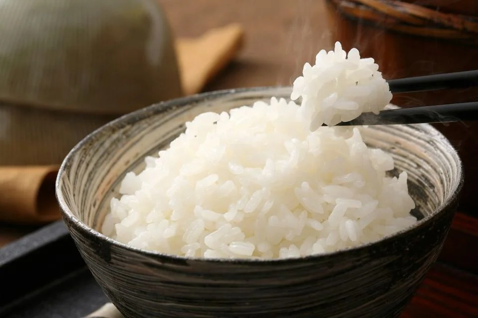 suất ăn dùng gạo tài nguyên