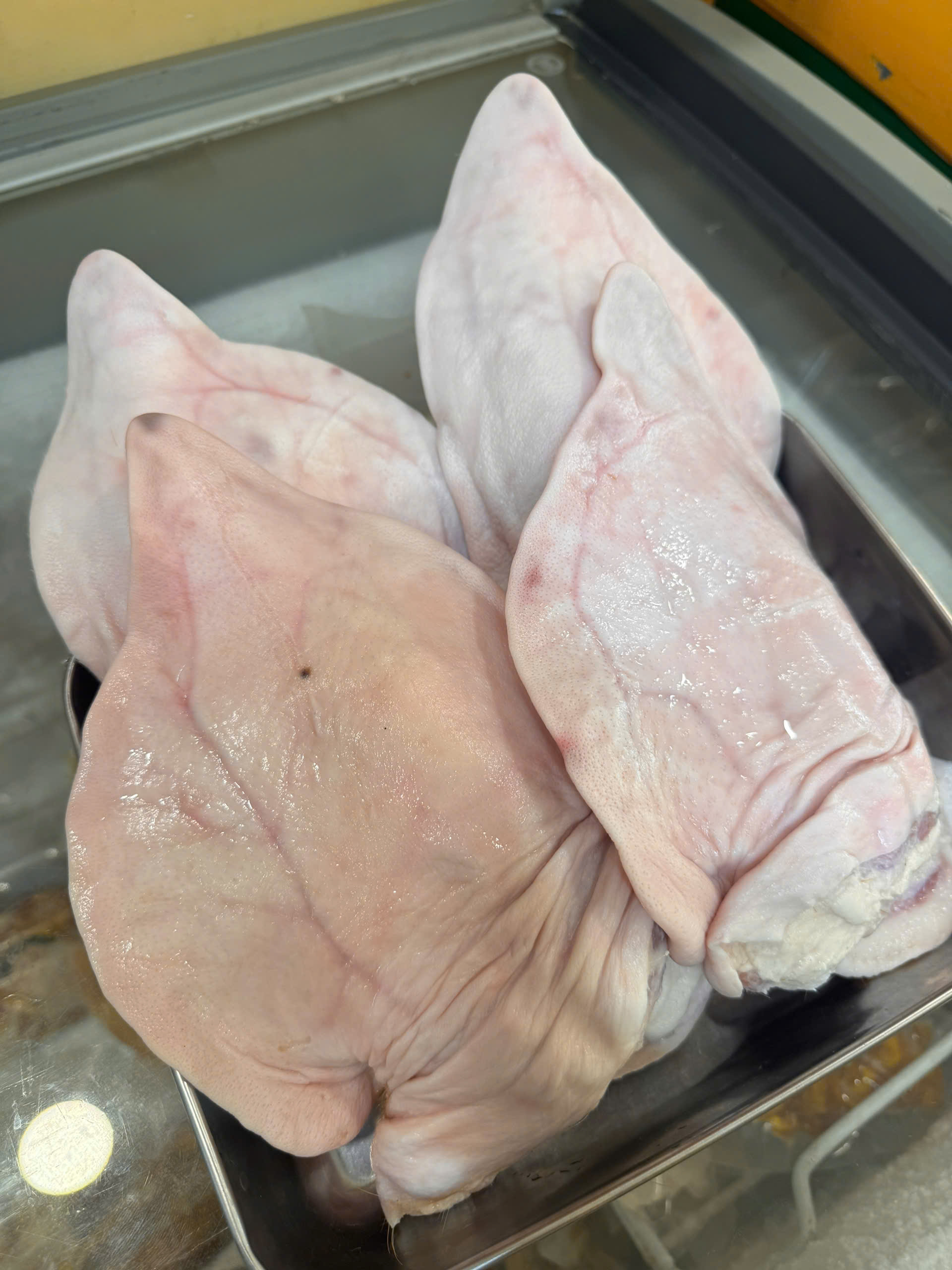 tai heo đông lạnh nhập khẩu tây ban nha